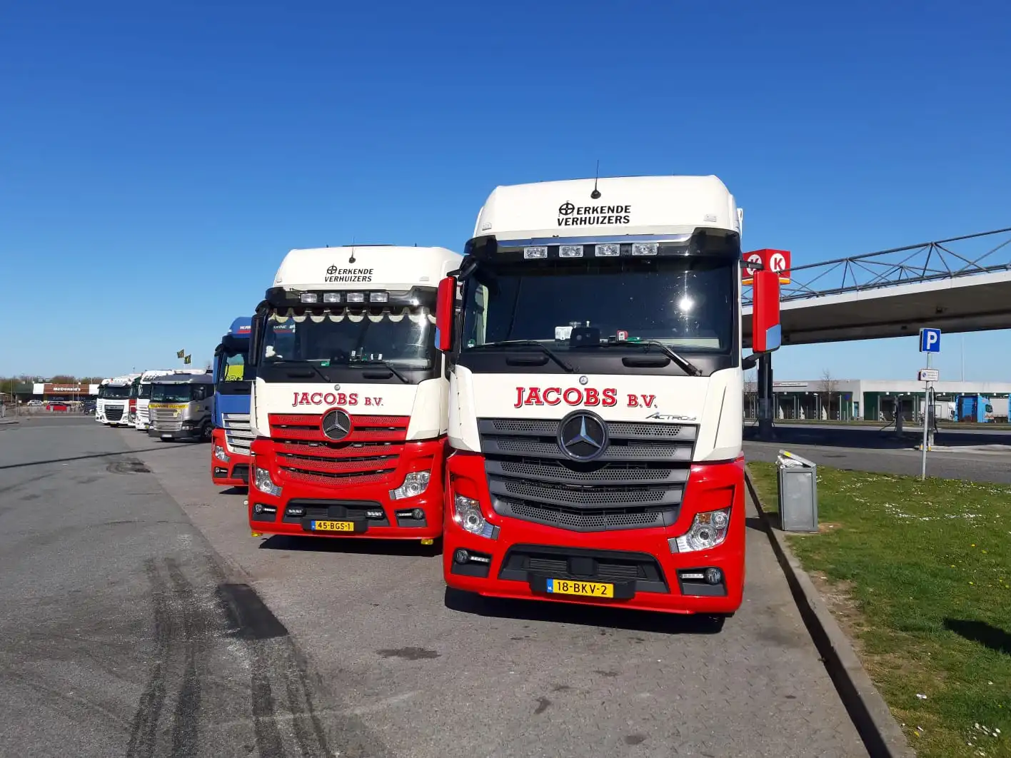 Vrachtwagens-Jacobs-verhuizingen Contact